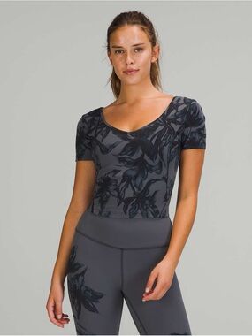 Lululemon Align T-shirt
Botanical Bloom Anchor Multi